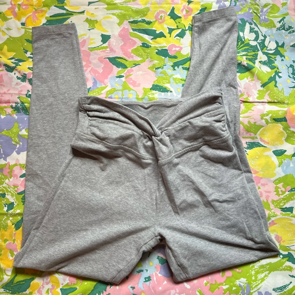 PINK Victoria's Secret Twist-Front Leggings